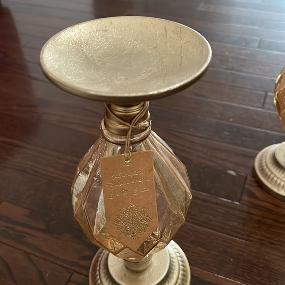 It s used like a candle holder or for a nice decoration for ur home.made n India - Picture 2 of 4